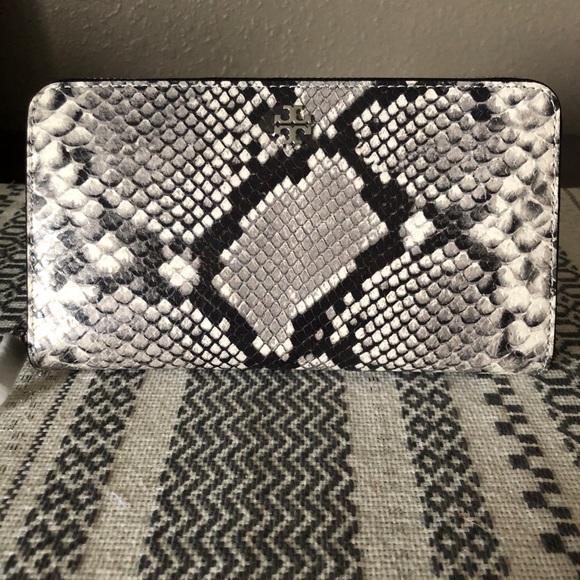 ⭐️LAST ONE⭐️Tory Burch Robinson Leather Wallet - Picture 3 of 8